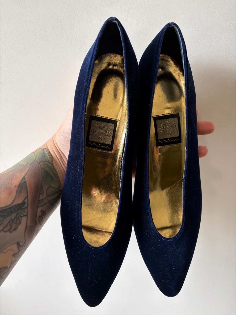 Vintage Nina Women's Size 8.5 Leather Lined Navy Velvet Kitten Heels